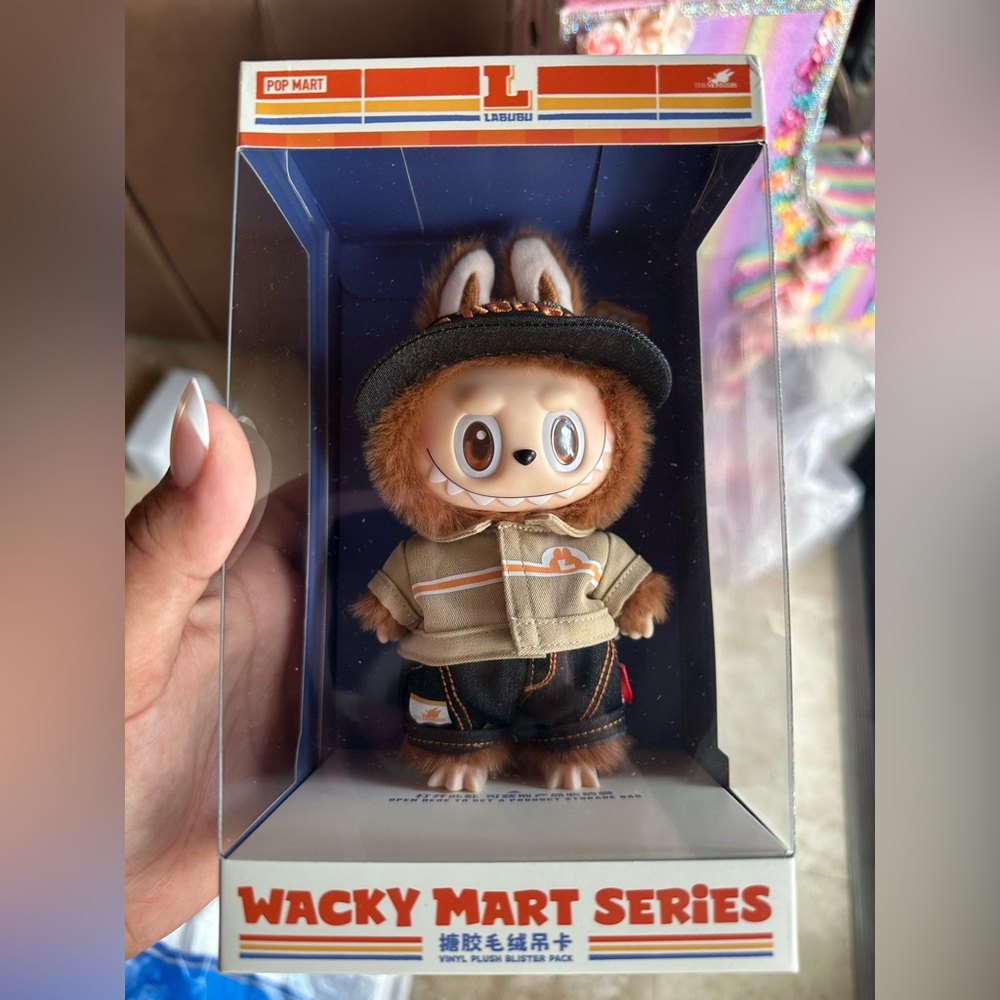 Wacky Mart Series Figure - Brown and Black